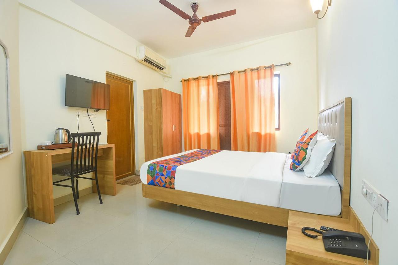 Fabexpress De Classio With Pool - Nr Candolim Beach Hotel Exterior photo