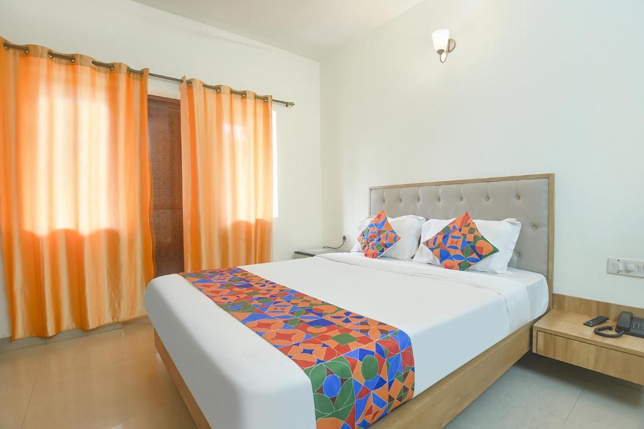 Fabexpress De Classio With Pool - Nr Candolim Beach Hotel Exterior photo