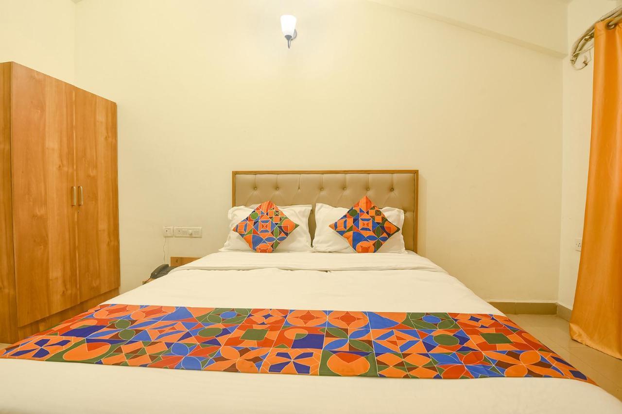 Fabexpress De Classio With Pool - Nr Candolim Beach Hotel Exterior photo