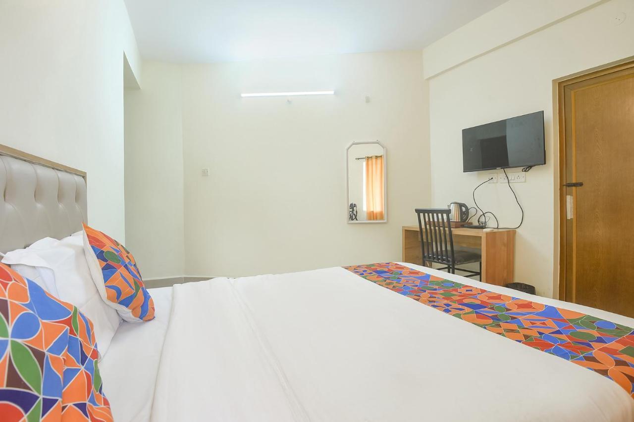 Fabexpress De Classio With Pool - Nr Candolim Beach Hotel Exterior photo